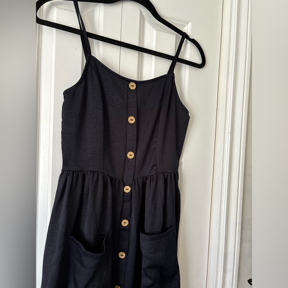 Brand new SHEIN dress with buttons and pockets - Picture 6 of 9